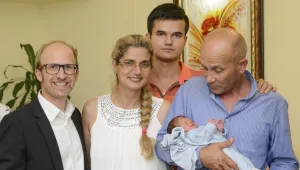 Посрещнахме в София българското бебе, родено във въздуха