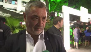 Валери Симеонов пак ходи на дискотека в „Слънчев бряг”, освиркаха го (ВИДЕО)