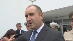 Румен Радев: Недопустимо е да поддържаме наличната бойна авиация вместо нов изтребител