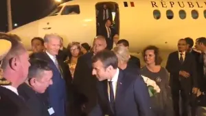 Френският президент Еманюел Макрон кацна на летище Варна