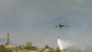 Военните хеликоптери изляха 60 т вода над пожара в Кресненското дефиле