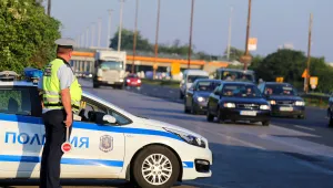 При полицейска проверка: Шофьор с 20 акта „хвърли” 50 лв. подкуп в патрулка