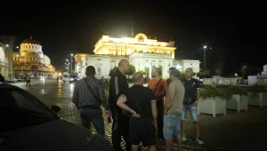 Среднощен протест: Застрахованите в „Олимпик” искат полиците им да важат