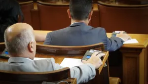 Парламентът най-накрая ще гласува министерските оставки и назначения
