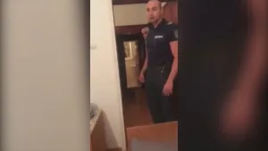 След клип с вулгарно поведение на полицай към младежи: МВР проверява униформения