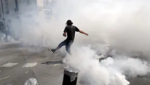 Сблъсъци между полиция и протестиращи във френския град  Нант 