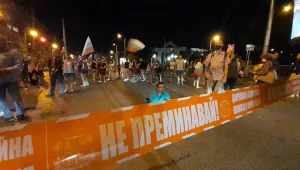 Протестиращи блокираха кръстовището пред румънското посолство