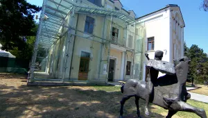 Предлагат сградата на 