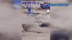 Проливни дъждове и наводнения в Турция, евакуирана е болница 