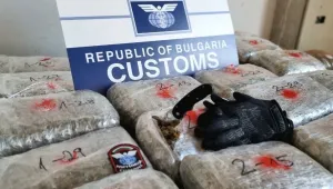 Задържаха над 100 кг марихуана на „Калотина“