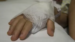 Две деца пострадаха при пожар по време на семейно тържество, има арестуван