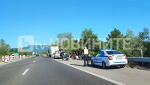 Откриха 80 нелегални мигранти в камион край Пловдив