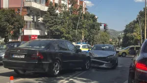 Мъж пострада при верижна катастрофа във Велико Търново (СНИМКИ)