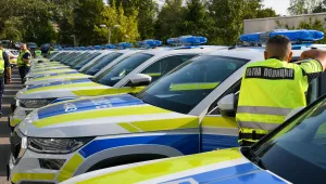Връчиха ключовете на нови 90 автомобила с висока проходимост за полицията (СНИМКИ)