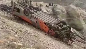 Две автобусни катастрофи с най-малко 34 жертви (СНИМКИ)
