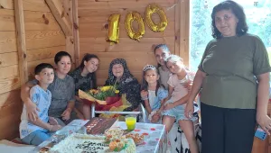 Да навършиш 100 години. Баба Фатме от село Ризово ги посреща с усмивка 