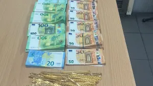 Турчин опита да пренесе през границата злато и валута, скрил ги в чорапите и дрехите си (СНИМКА)
