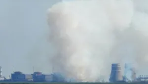 Дим е забелязан над атомната електроцентрала в Запорожие