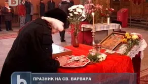 Стотици миряни се поклониха на свети мощи в Шумен 