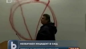 Мъж вилня пред камери и журналисти в Щатите 