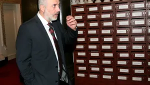 Тотю Младенов проверява поликлиниката в Асеновград