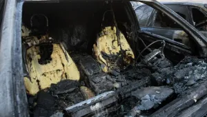Двама заподозрени за палежите на коли в София