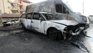 Нови три автомобила изгоряха в София