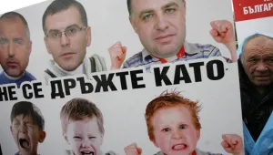 Трактори, гайди, тъпани и цветни цървули на жълтите павета
