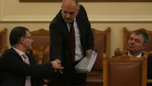 17 часа дебати по-късно – парламентът прие Бюджет 2012