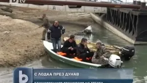Лодката – единственият транспорт за пресичане на пресъхналия Дунав