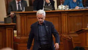 Сидеров репликира от място, Цачева го гони от три заседания на парламента