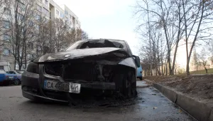 Още три автомобила горяха тази нощ