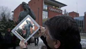 Откриха бронзова статуя на Стив Джобс в Будапеща