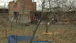 Брат и сестра живеят в къща без покрив в Благоевград