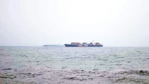 Товарен кораб потъна край Турция, десет са в неизвестност