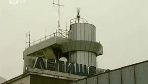 Падна козирката на терминал на Летище Пловдив