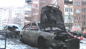 Шест автомобила горяха за една нощ в страната