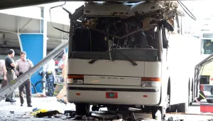 Двама души загинаха и 30 бяха ранени близо до летище в Маями