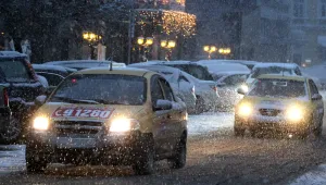 Обилни снеговалежи в няколко области през нощта и в неделя