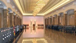 Балсамираното тяло на Ким Чен Ир бе изложено в мемориален комплекс