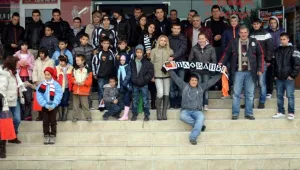 Футболистите на Локомотив (Пд) раздадоха подаръци на деца, лишени от родителски грижи