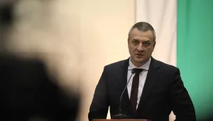 Вътрешният министър защити полицая, нападнат от Сидеров