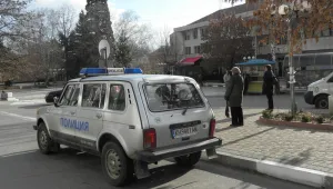 Полиция влезе в сградата на община Кочериново
