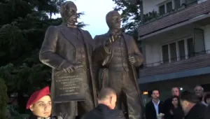 Пияни войници уринираха върху паметник на Евлоги и Христо Георгиеви