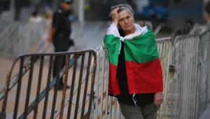 Българи от чужбина на „протест преди заминаване” в София