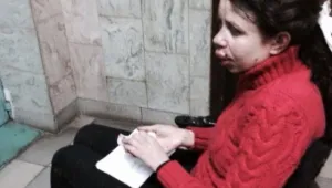 Арест за двама, трети издирван за побоя над украинска журналистка
