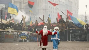 Десетки хиляди погребват властта в Украйна