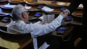 Караджов и Енчев: Не може гуверньорът на БНБ да взима 45 хил. лв.