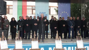 Местан иска площаден 