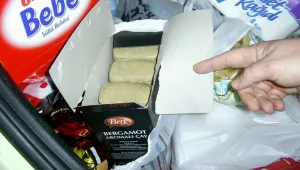 Трафиканти крият близо 8 кг хероин в кутии от сладки